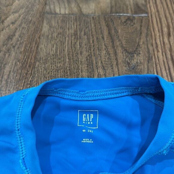 Gap kids rashguard. Sz 8 - Picture 2 of 3